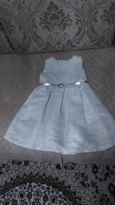 Продам платья на девочку.