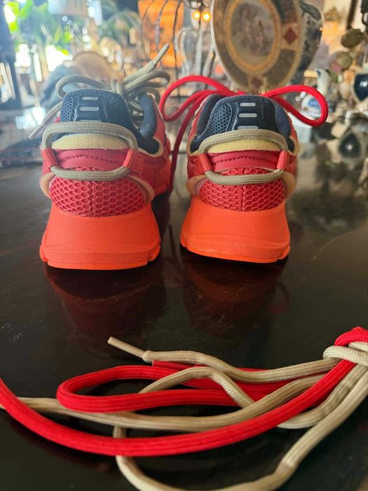 Продавам оригинални маратонки на LACOSTE като нови №39