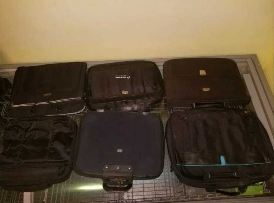 Genti laptop sau documente