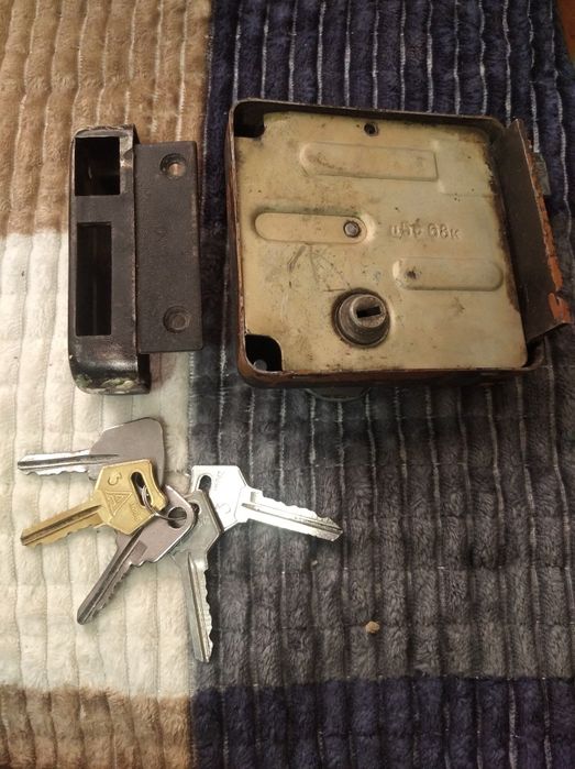 Продам замки на двери