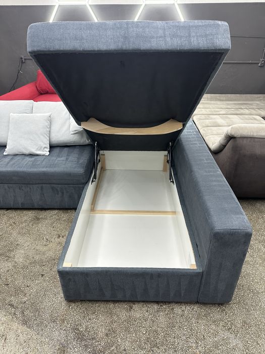 Coltar extensibil ca NOU cu lada de depozitare si perne