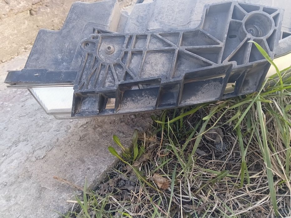 Фара нисан нот правая