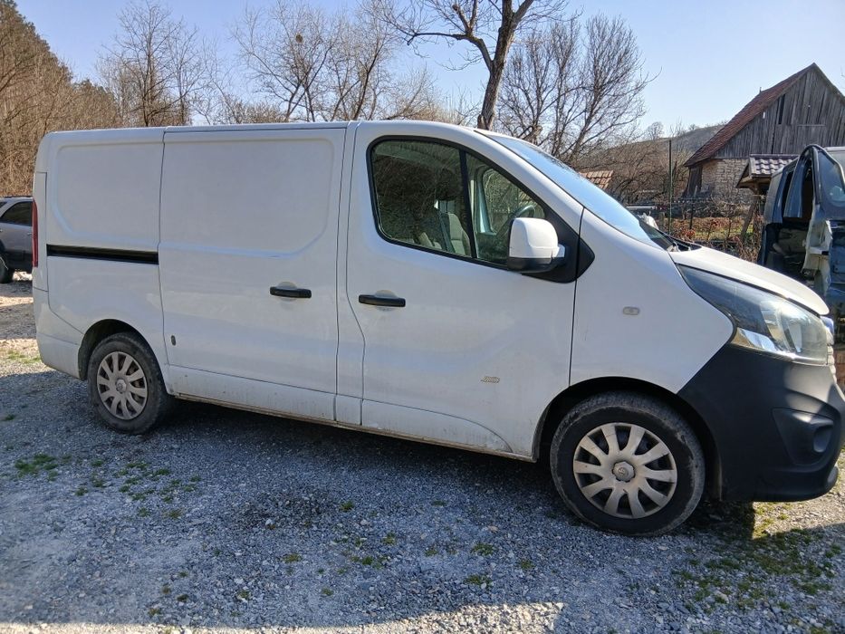 Dezmemrez Opel Vivaro 1.6 bi turbo 120 cp