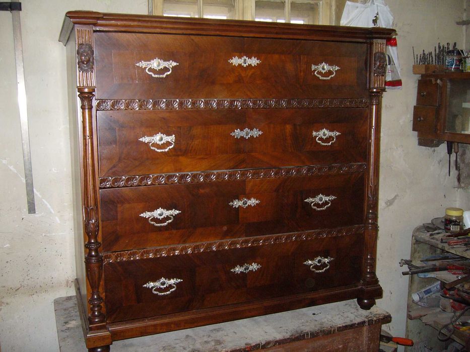 Реставрация на Старинни Мебели