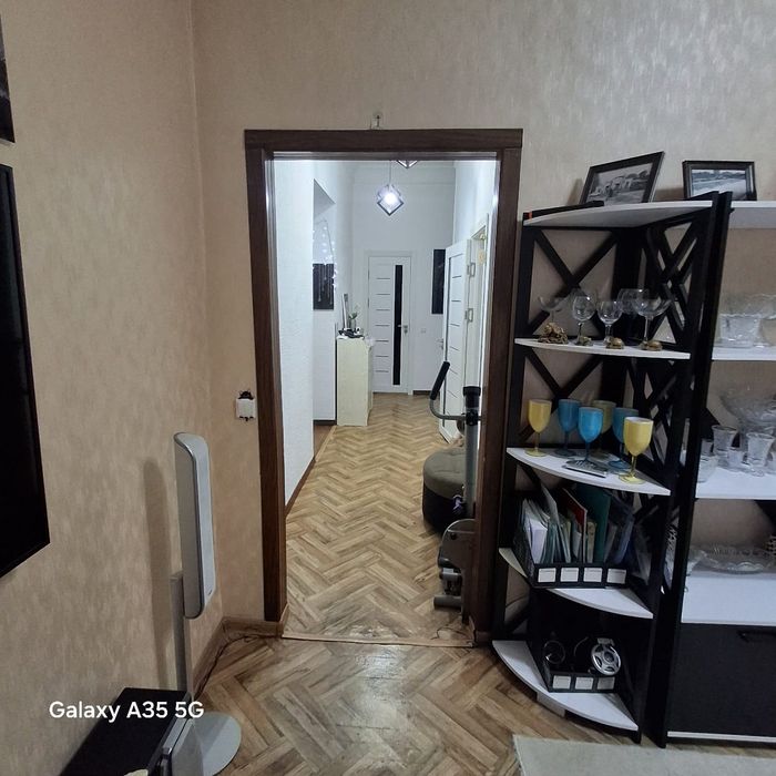 Продаётся своя  Чиланзар -1  высокопотолочка кирпич 2/4/4