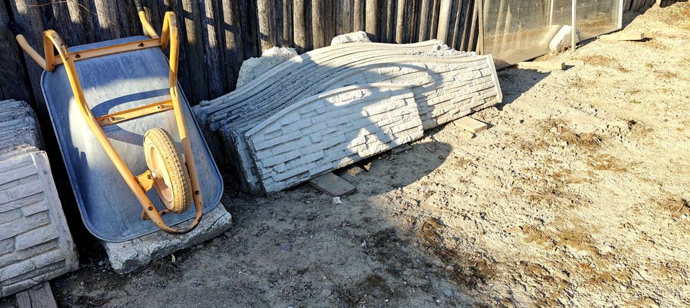 Vând placi gard din beton