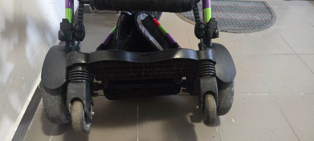 Коляска с подставкой