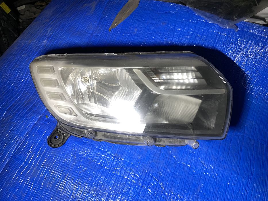 Far Dacia Logan 2 Sandero 2 Facelift 2017 - 2020 far dreapta DRL