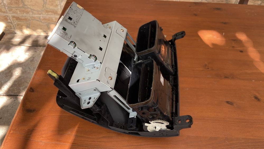 Конзола  за Toyota Avensis T25