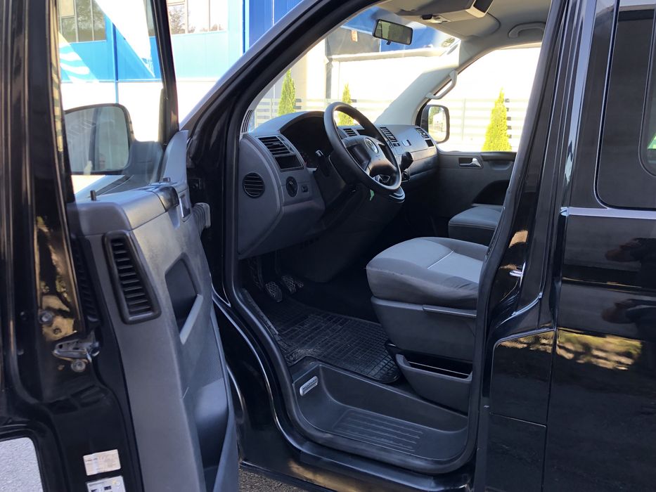 VW Transporter T5 Multivan an 2007 motor 1.9tdi 75 kw 102cp clima computer bord incalzire scaune senzori parcare cârlig remorcare cod motor BRS