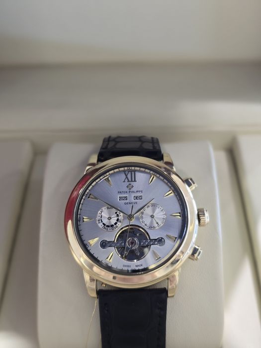 Продам классические золотые часы 585 пробы, новые в плёнках