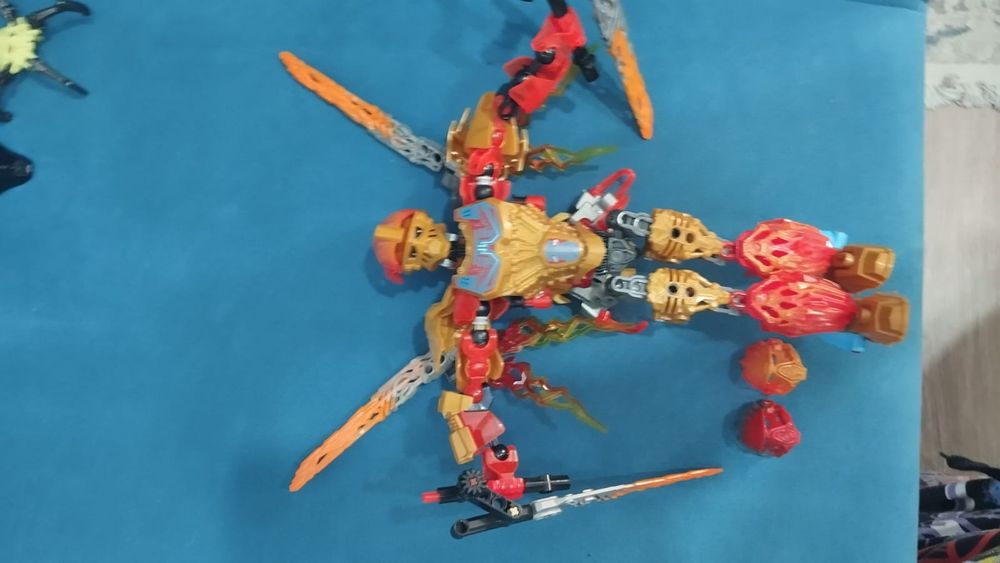 Продам BIONICLE (неоригинал) плюс разные детали