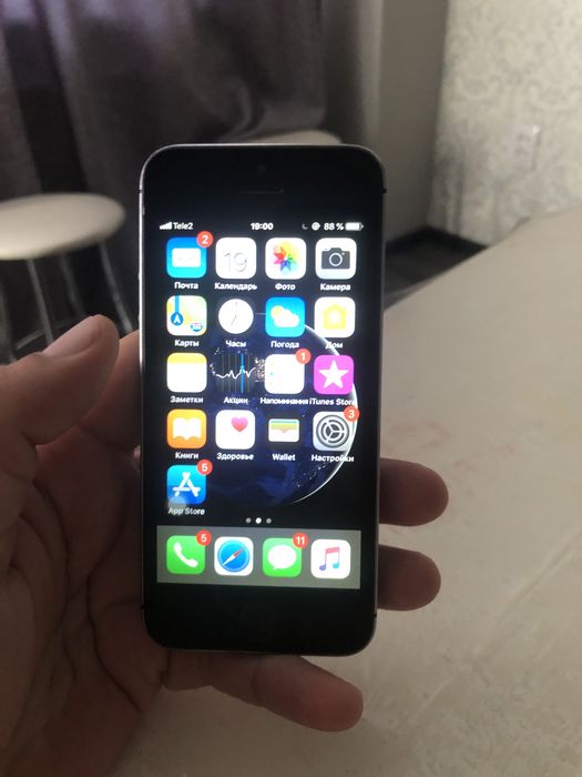 Айфон 5 s работает не помню айклауд а так все работает для детей можно