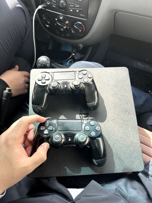 Play Station 4 model CUH-2116A