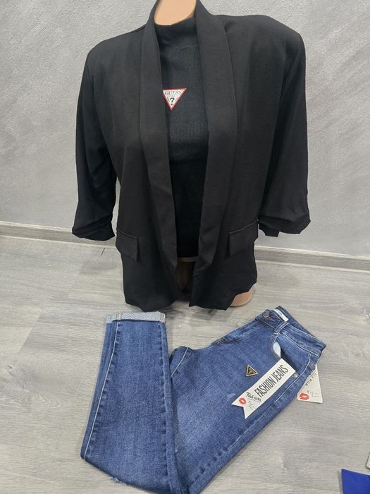 Set damă. Blugi+helanca+sacou universal