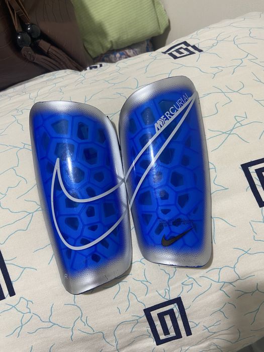 Продам футбольные щитки Nike
