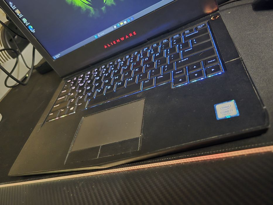 Геймърски лаптоп Alienware 13 R3