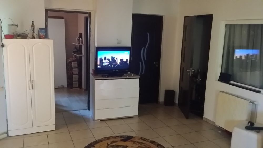 Ofer spre inchiriere casa