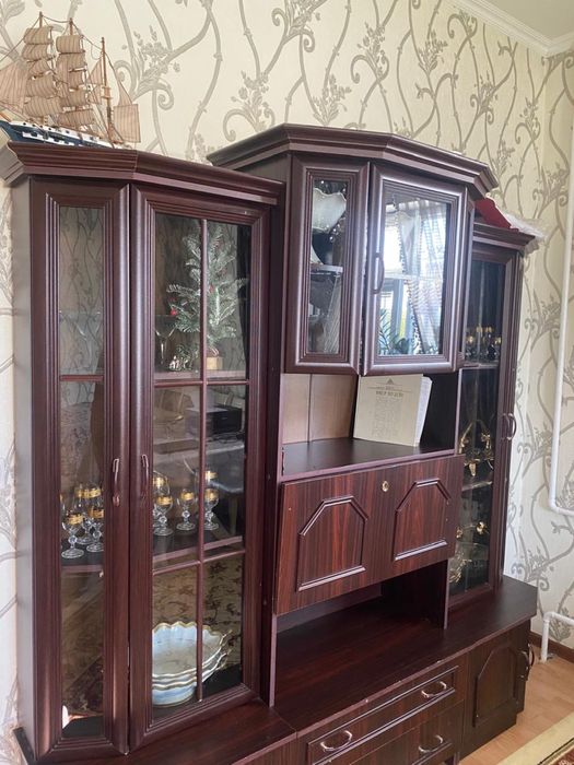 Стенка, горка для зала