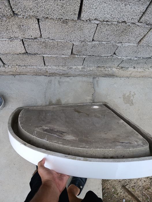 Dushavoy kabinani vannasi chugun sotiladi