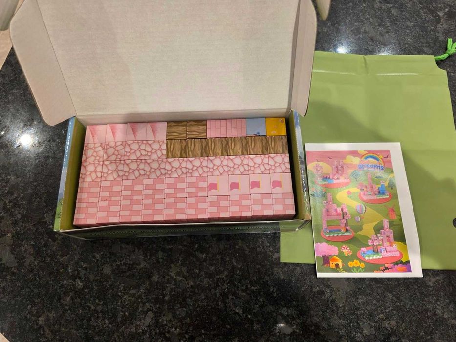 Магнитни строителни блокчета Розов замък за момичета