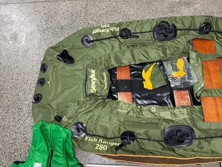 Продавам Риболовен комплект Лодка - Мотор - Аксесоари