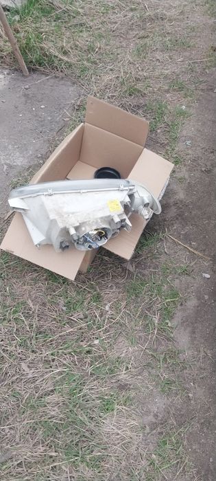 Фара ваз2114 передняя