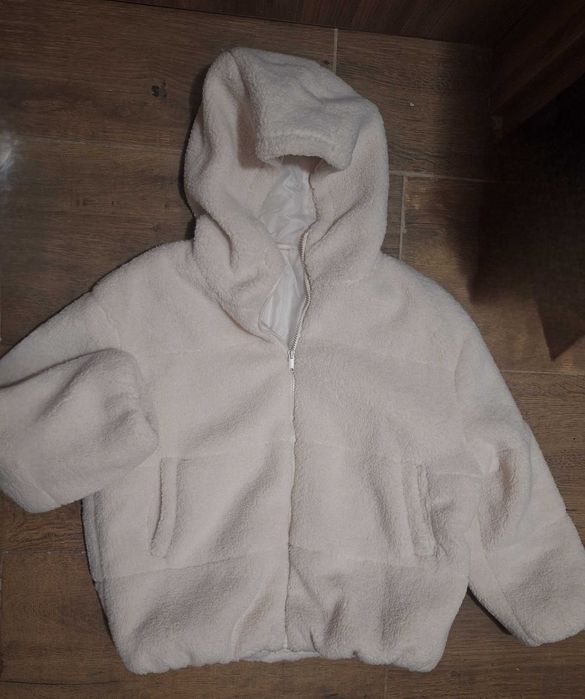 Пухено бяло яке.