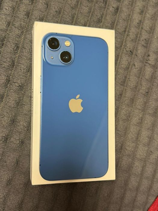 Продаю IPhone 13