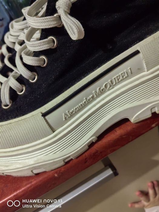 Tenesi  barbati frumoși  Alexander McQueen