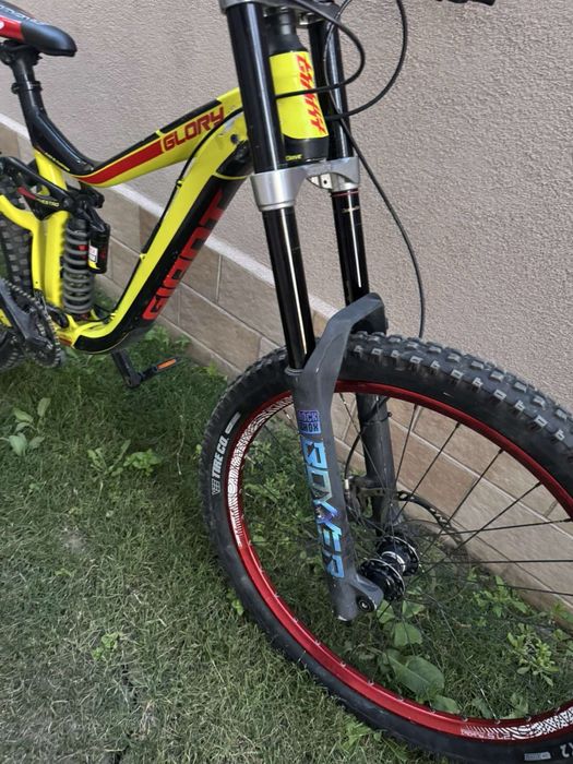 Колело giant glory dh 2018