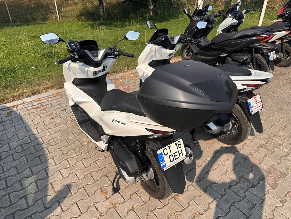 Topcase 35l + suport prindere Honda Pcx125 aproape nou