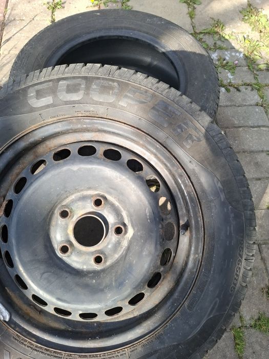 De vânzare 4 anvelope 2cu tot cu jantă tablă