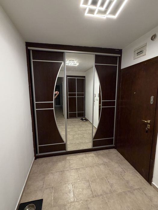 Трикрилен гардероб