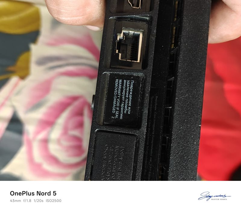 Продам приставку  ps 4
