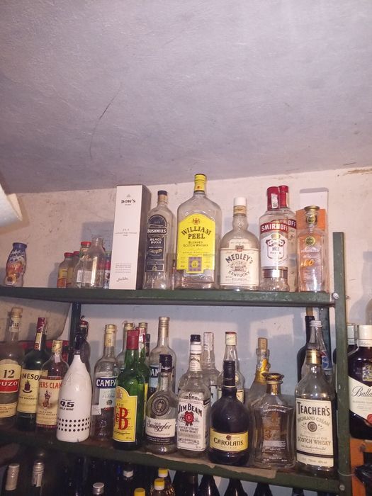 Кутии и бутилки от уиски