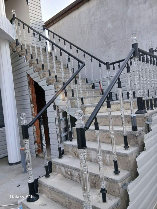 Парапети с плекси колонки и алуминий