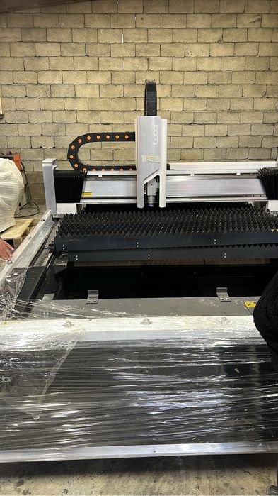 Металл ды Лазермен кесу