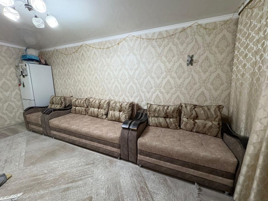 Продам Диван с креслами