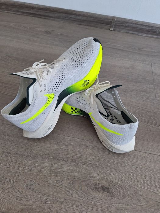 Adidași noi cu eticheta