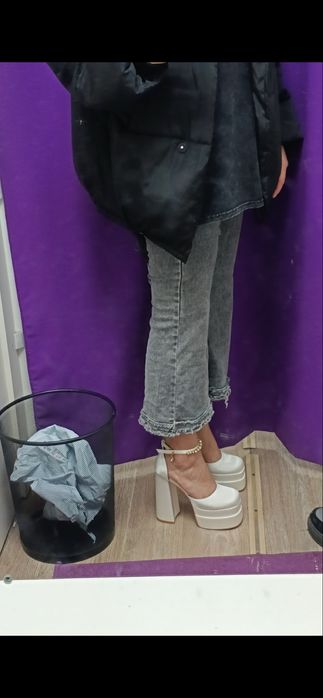 Празднечное платье и туфли Братц