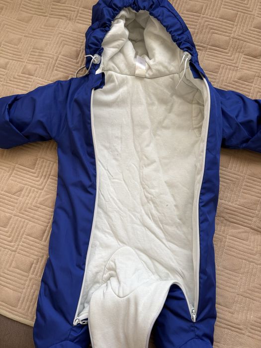 Продам демисезонный комбинезон для малыша