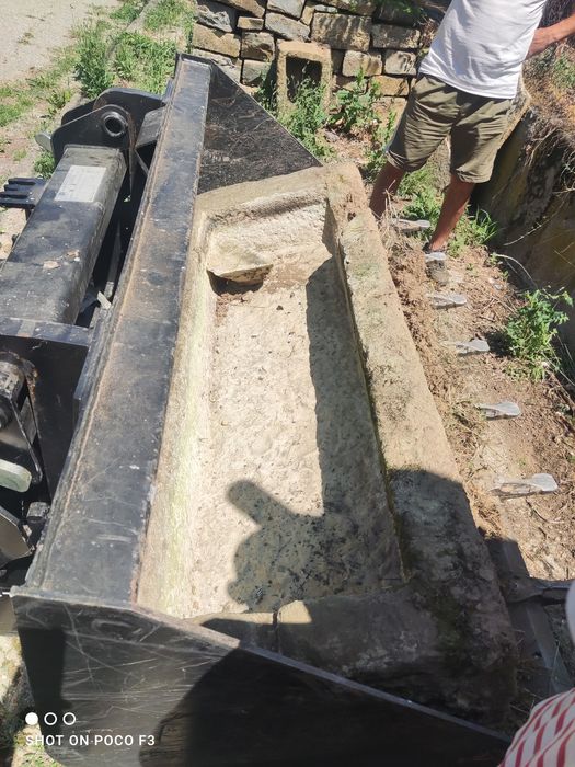 Каменни корита дялан камък