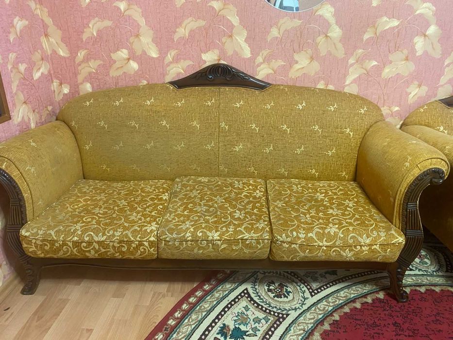 Продам мягкую мебель . Два набора