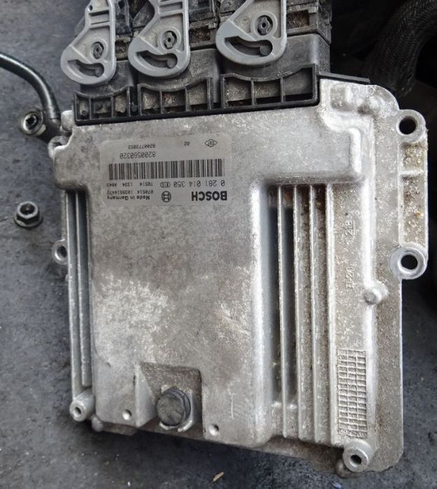 Calculator motor Renault Trafic 2.0 DCI M9R din 2006