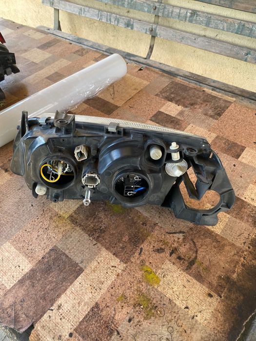 десен фар за нисан алмера