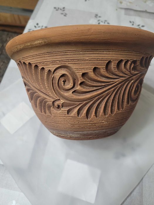 продам горшок для цветов.