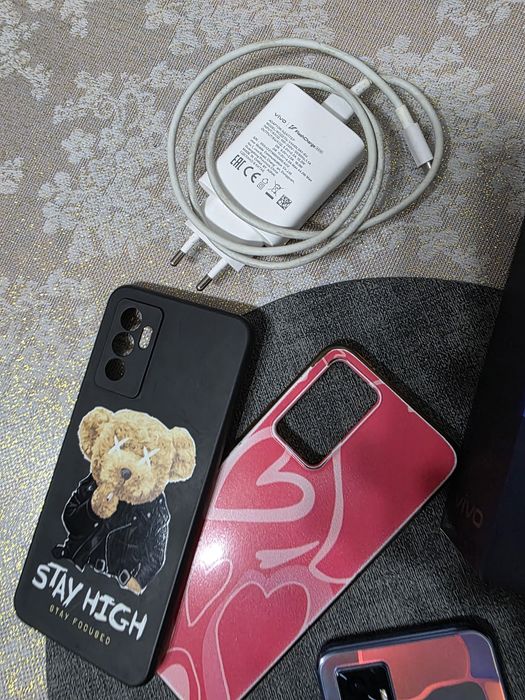 Продам Vivo V23e б/у