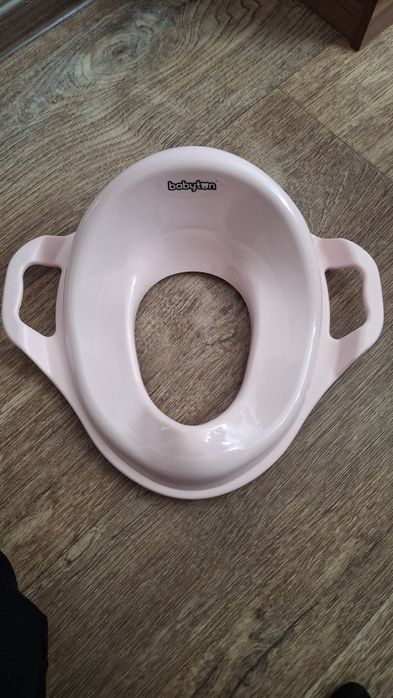Продам сиденье на унитаз Babyton для девочки