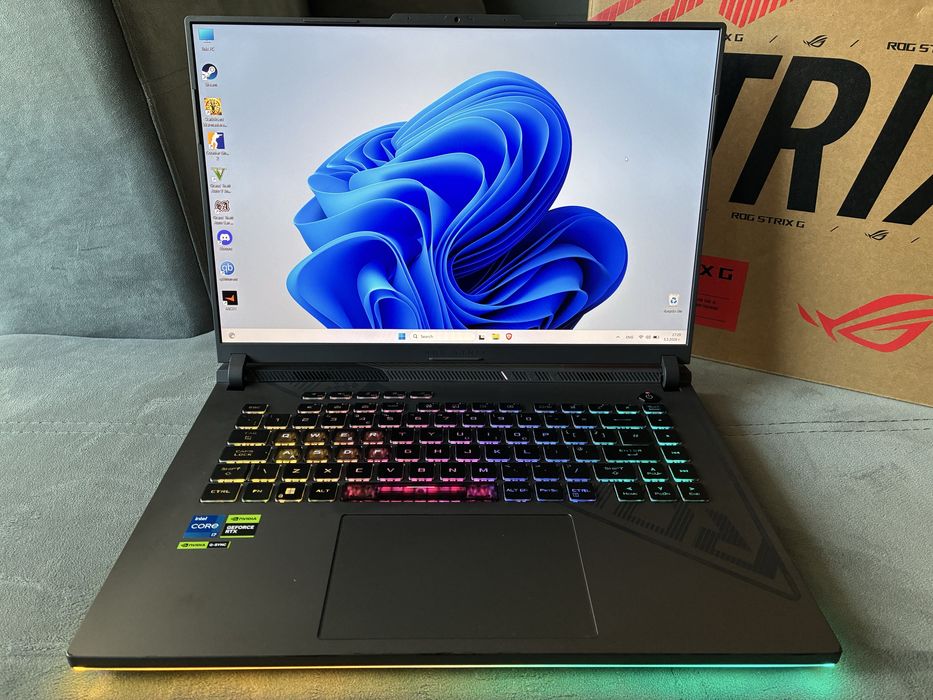 Геймърски лаптоп Asus ROG Strix G16 i7 13650HX/RTX4080/WUXGA 165Hz